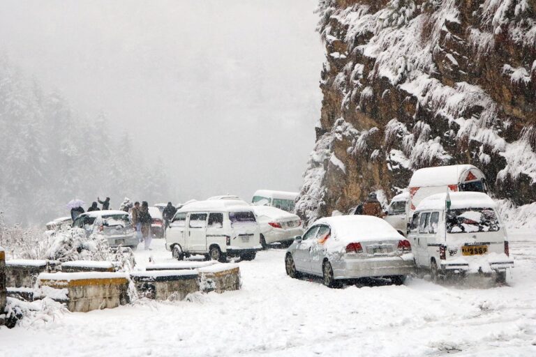 Tourists stuck near Abbottabad due to snow.